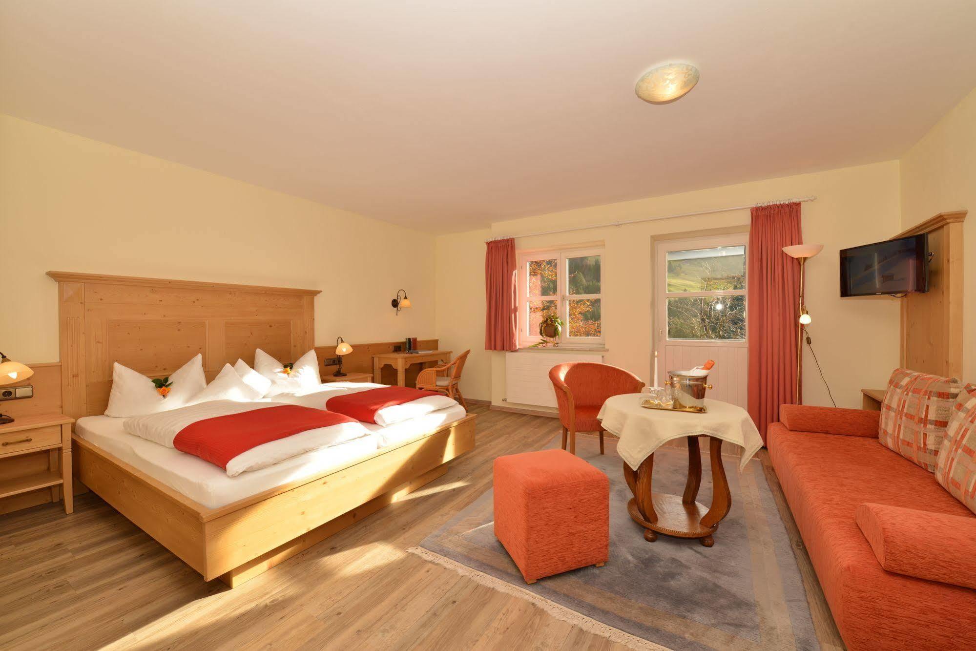 Hotel Adler Garni เฮียร์เชกก์ ภายนอก รูปภาพ