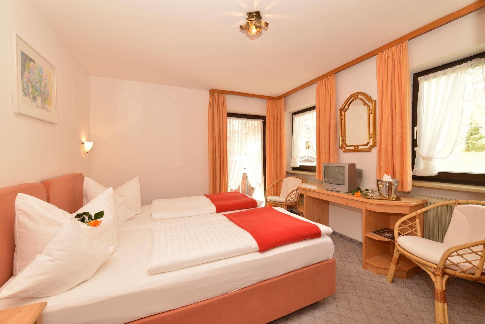 Hotel Adler Garni เฮียร์เชกก์ ภายนอก รูปภาพ